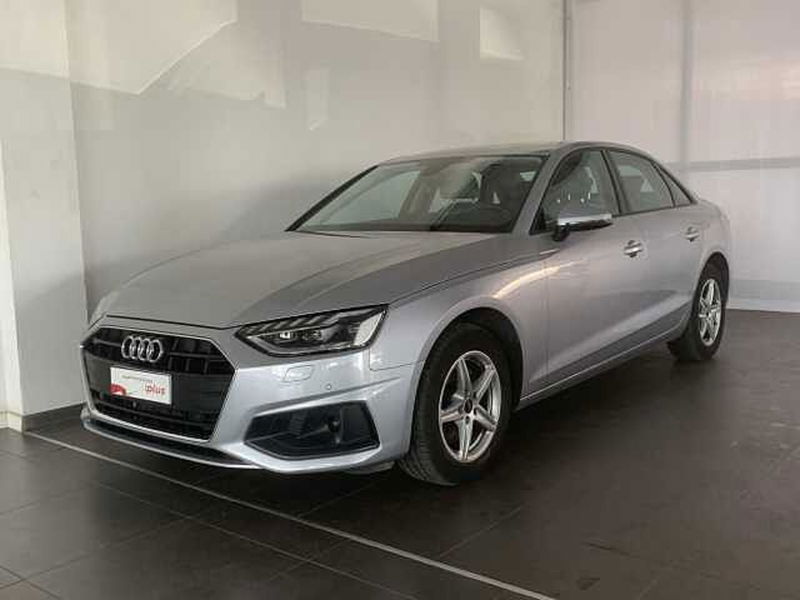 Audi A4 30 TDI/136 CV S tronic Business  del 2021 usata a Lucca