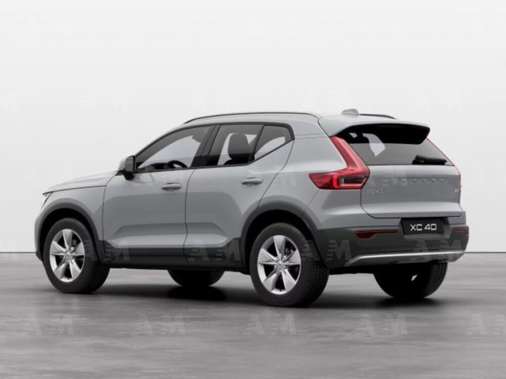 Volvo XC40 B3 automatico Core  nuova a Modena (4)