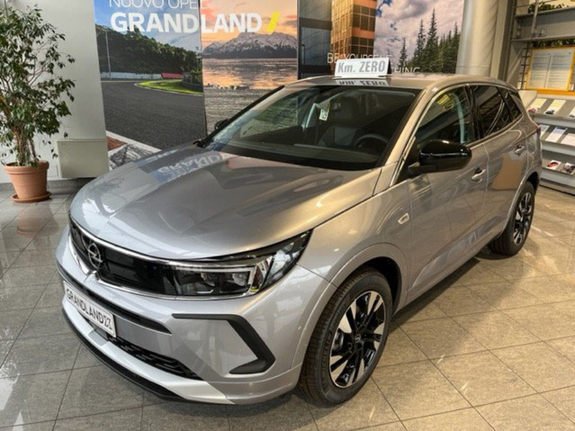 Opel Grandland 1.5 diesel Ecotec aut. Business Elegance  del 2023 usata a Merate