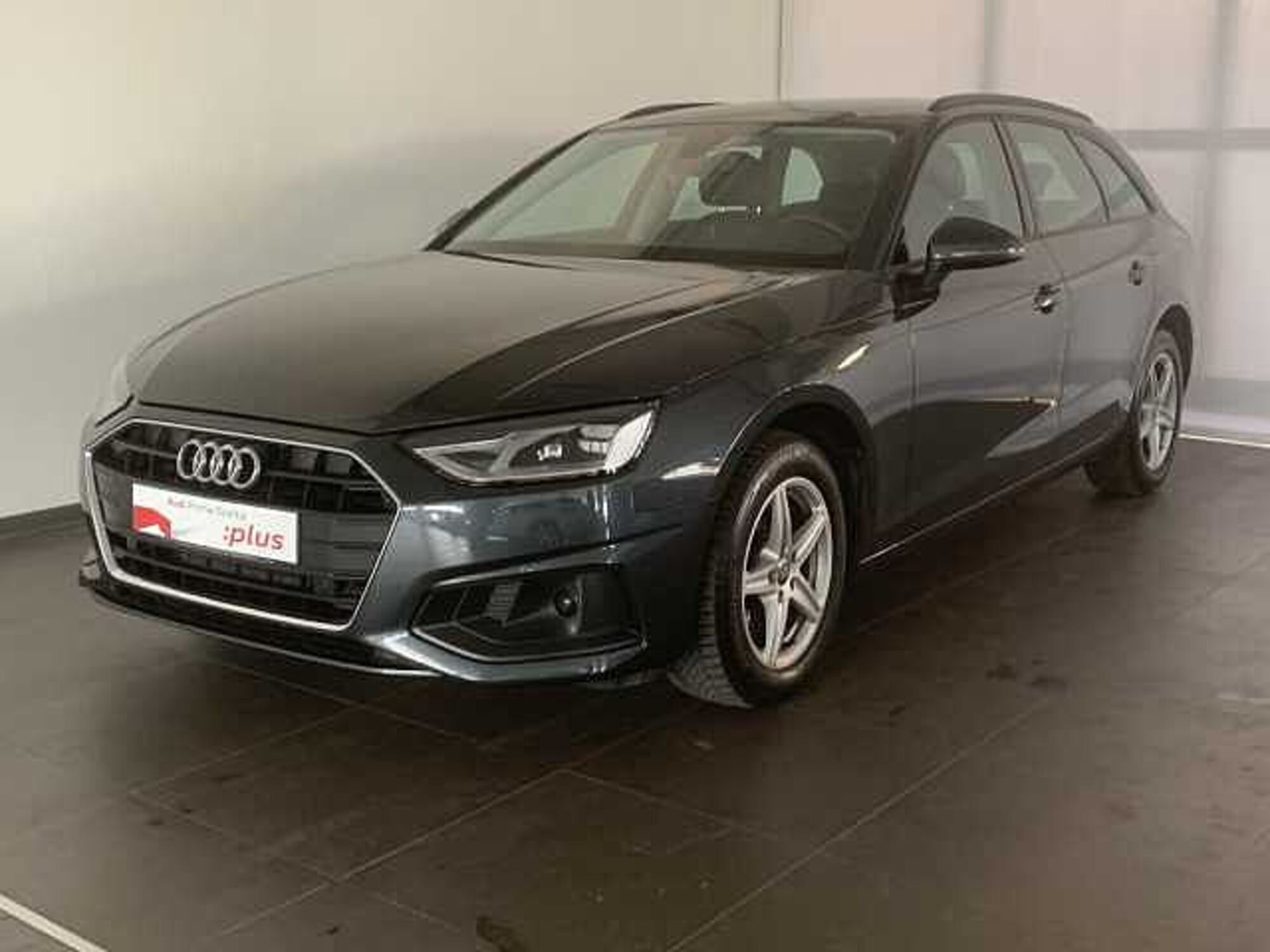 Audi A4 Avant 30 TDI/136 CV S tronic Business  del 2020 usata a Lucca