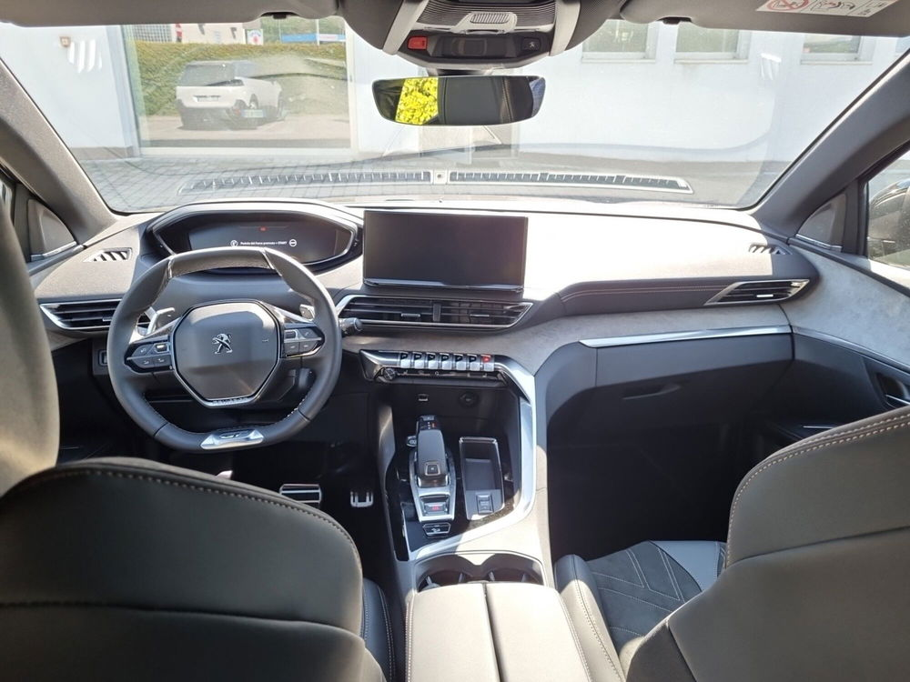 Peugeot 5008 nuova a Lucca (9)