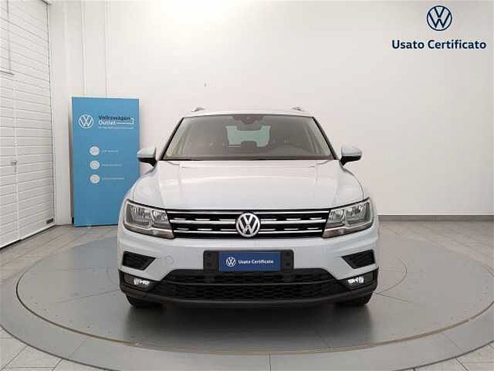 Volkswagen Tiguan 2.0 TDI SCR Business BlueMotion Technology  del 2019 usata a Busto Arsizio (2)