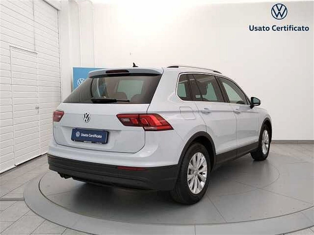 Volkswagen Tiguan 2.0 TDI SCR Business BlueMotion Technology  del 2019 usata a Busto Arsizio (5)
