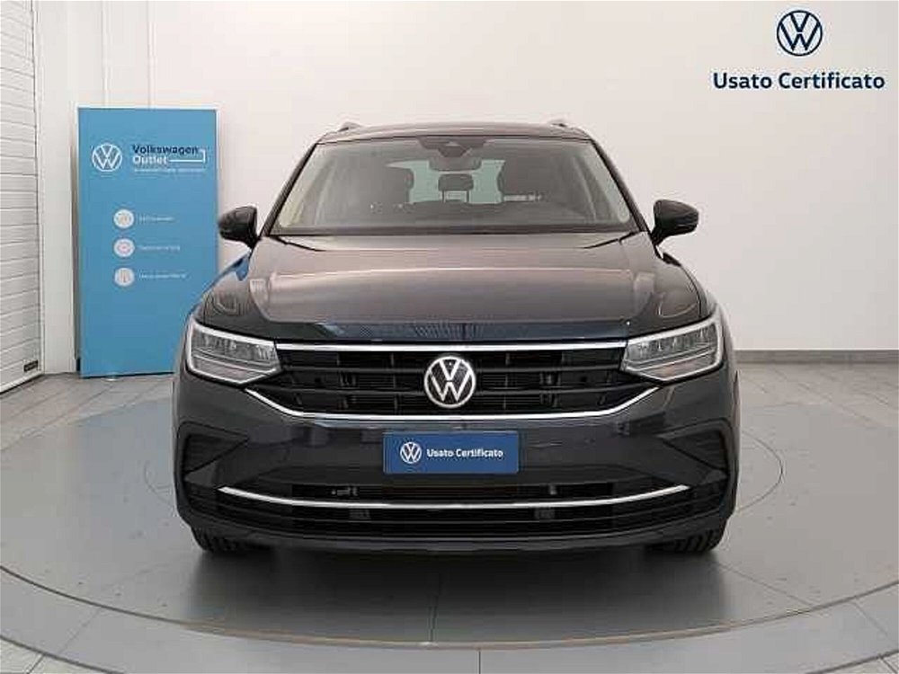 Volkswagen Tiguan 2.0 TDI 150 CV SCR DSG Life del 2021 usata a Busto Arsizio (2)