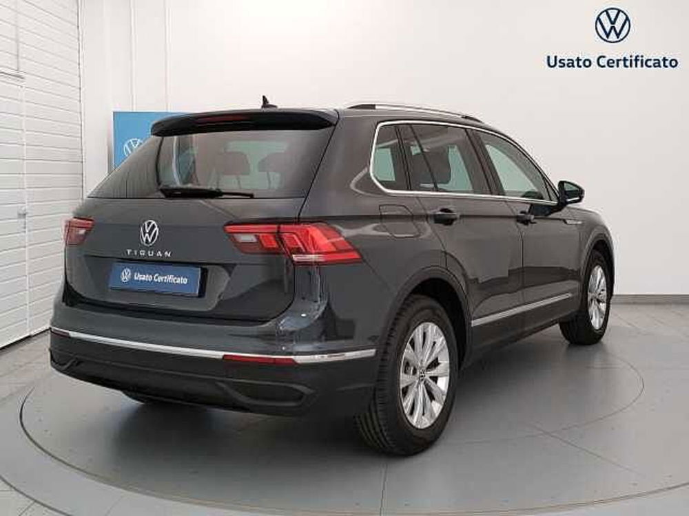 Volkswagen Tiguan 2.0 TDI 150 CV SCR DSG Life del 2021 usata a Busto Arsizio (5)