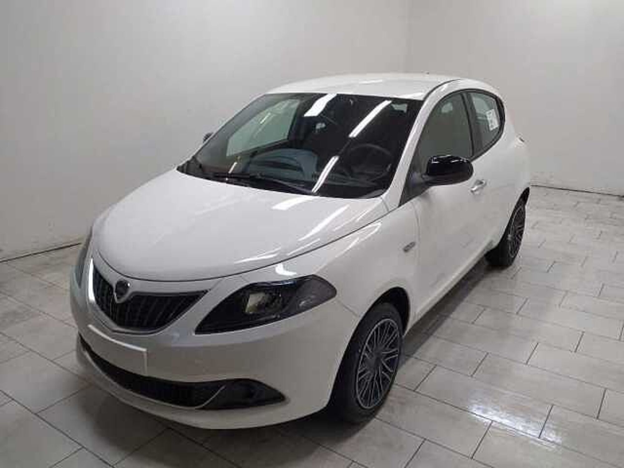 Lancia Ypsilon 1.0 FireFly 5 porte S&amp;S Hybrid Silver Plus nuova a Cuneo