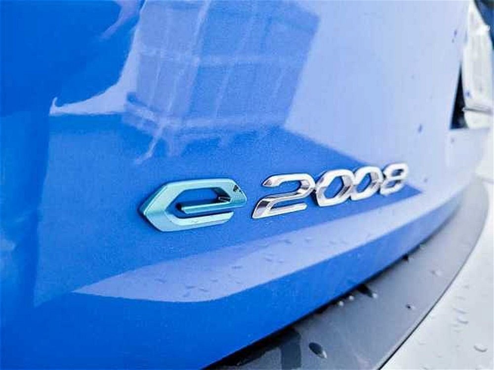 Peugeot 2008 50 kWh Allure del 2021 usata a Rende (5)