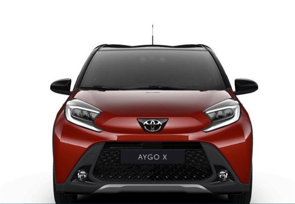 Toyota Aygo X 1.0 VVT-i 72 CV 5 porte Trend S-CVT nuova a Monza (2)