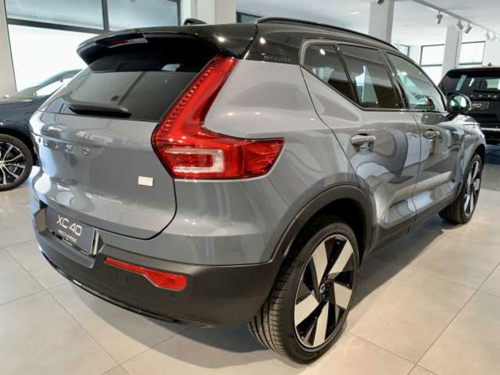 Volvo XC40 nuova a Macerata (4)