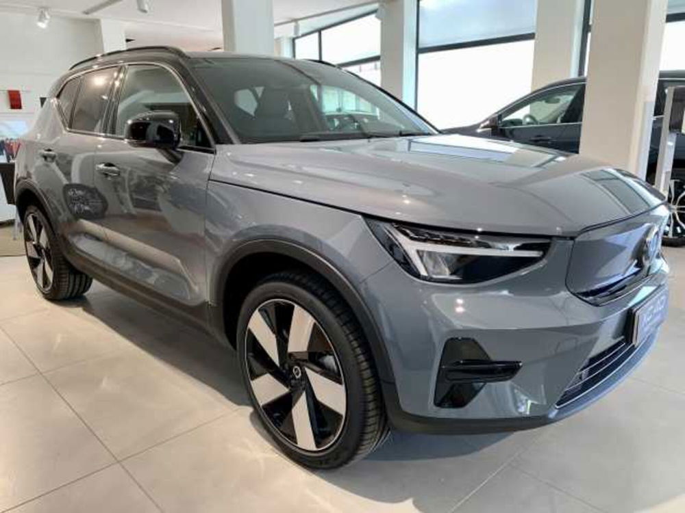 Volvo XC40 nuova a Macerata (5)