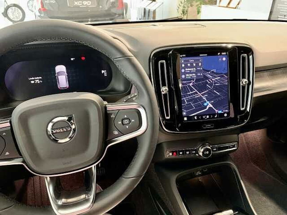 Volvo XC40 nuova a Macerata (12)