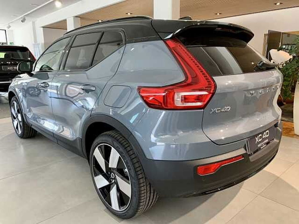 Volvo XC40 nuova a Macerata (2)