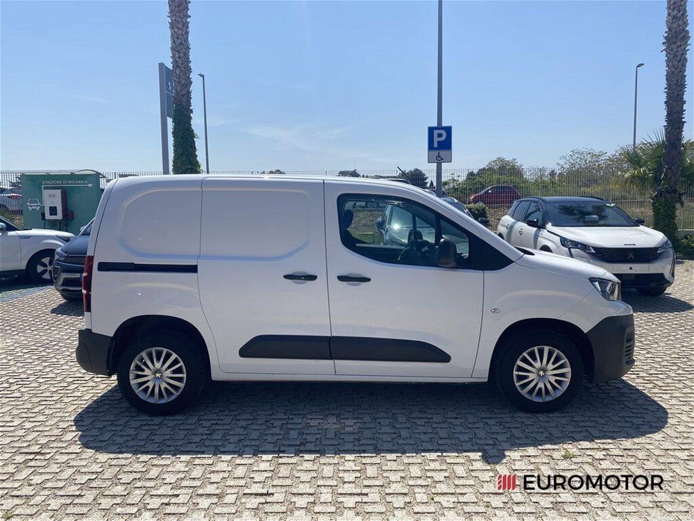 Peugeot Partner Telaio BlueHDi 100 L1 Pian.Cab. isotermico distribuzione del 2018 usata a Modugno (4)