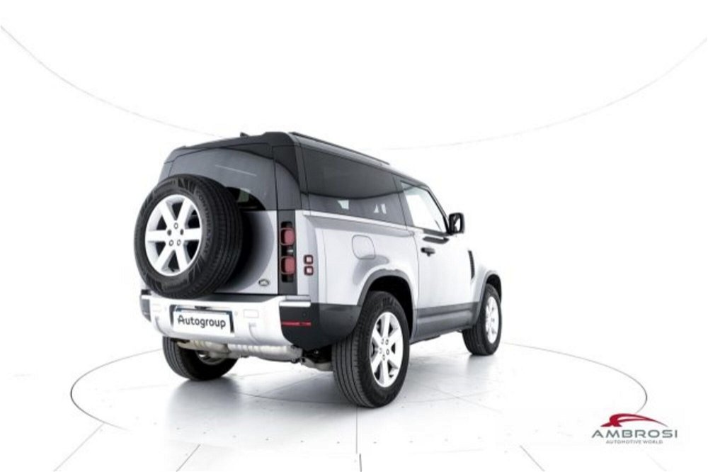 Land Rover Defender 90 3.0D I6 300 CV AWD Auto X-Dynamic S  del 2021 usata a Corciano (3)