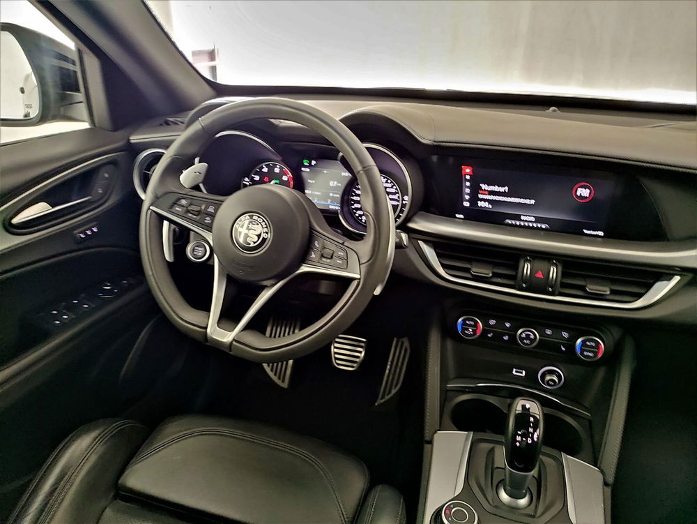 Alfa Romeo Stelvio usata a Torino (17)