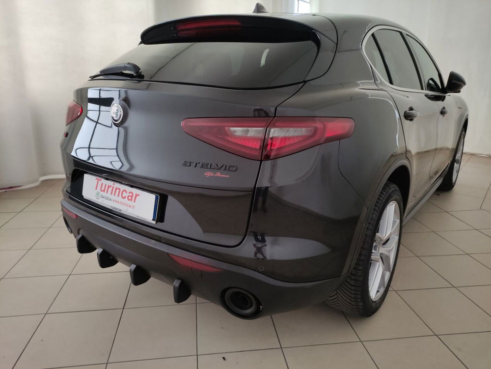 Alfa Romeo Stelvio usata a Torino (19)