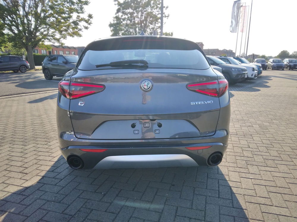 Alfa Romeo Stelvio nuova a Alessandria (6)