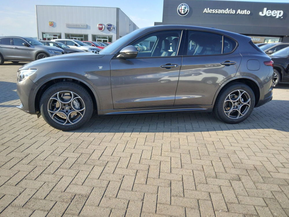 Alfa Romeo Stelvio nuova a Alessandria (8)