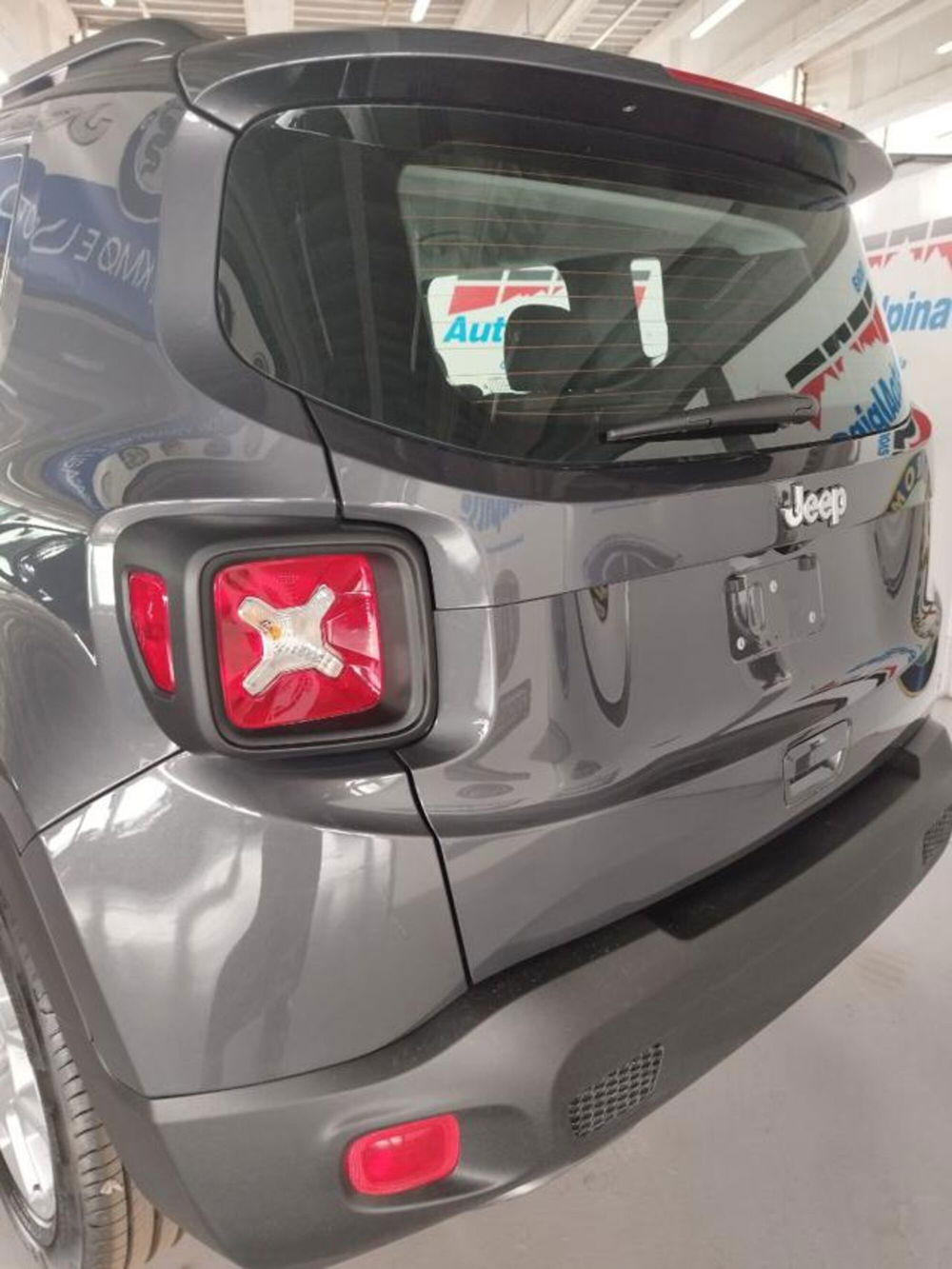 Jeep Renegade nuova a Aosta (17)