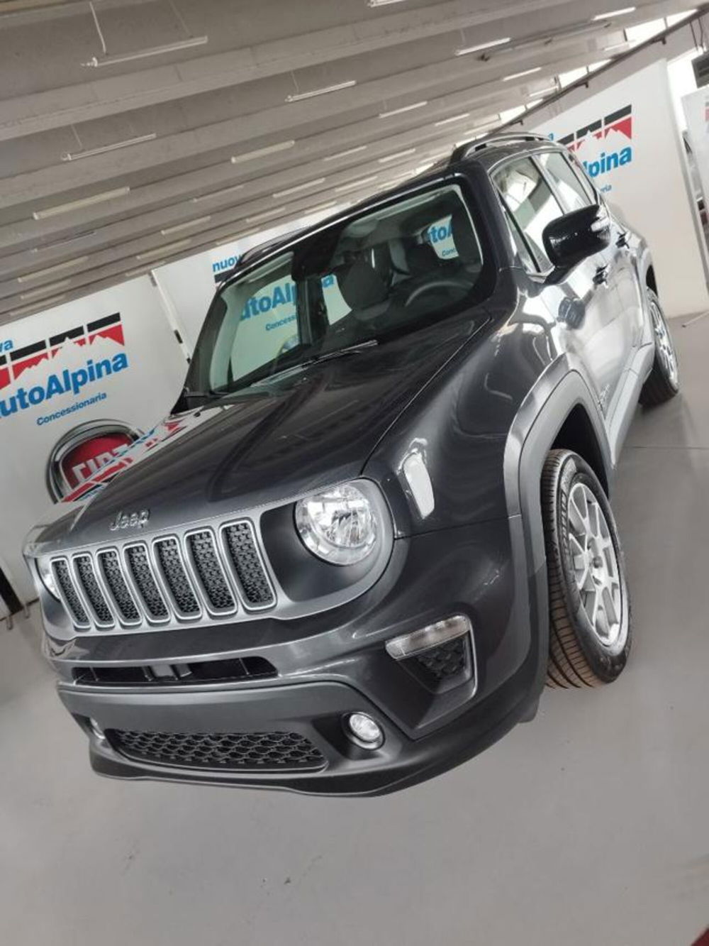 Jeep Renegade nuova a Aosta (7)