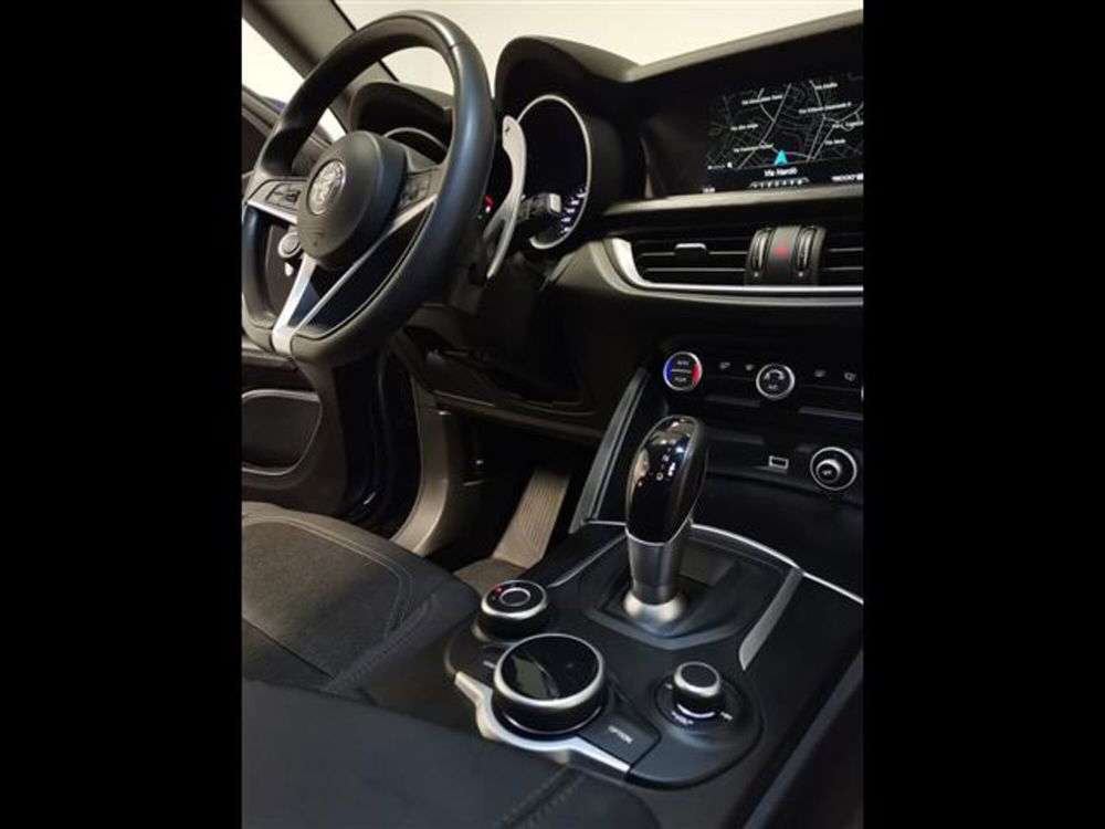 Alfa Romeo Stelvio usata a Lecce (11)