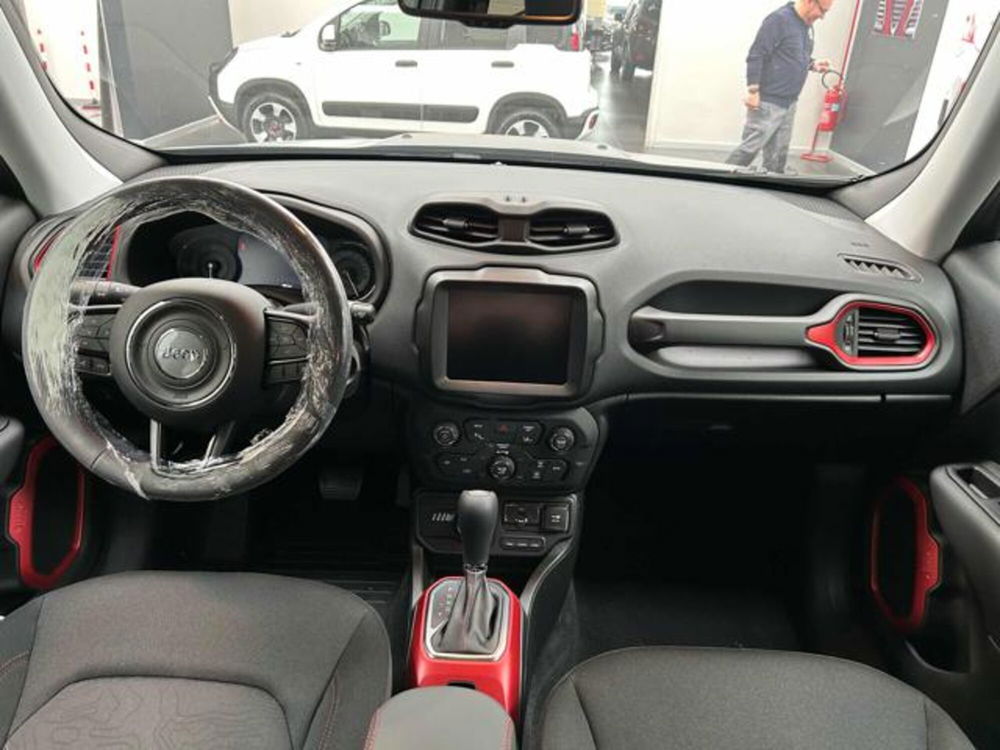 Jeep Renegade nuova a Vercelli (15)