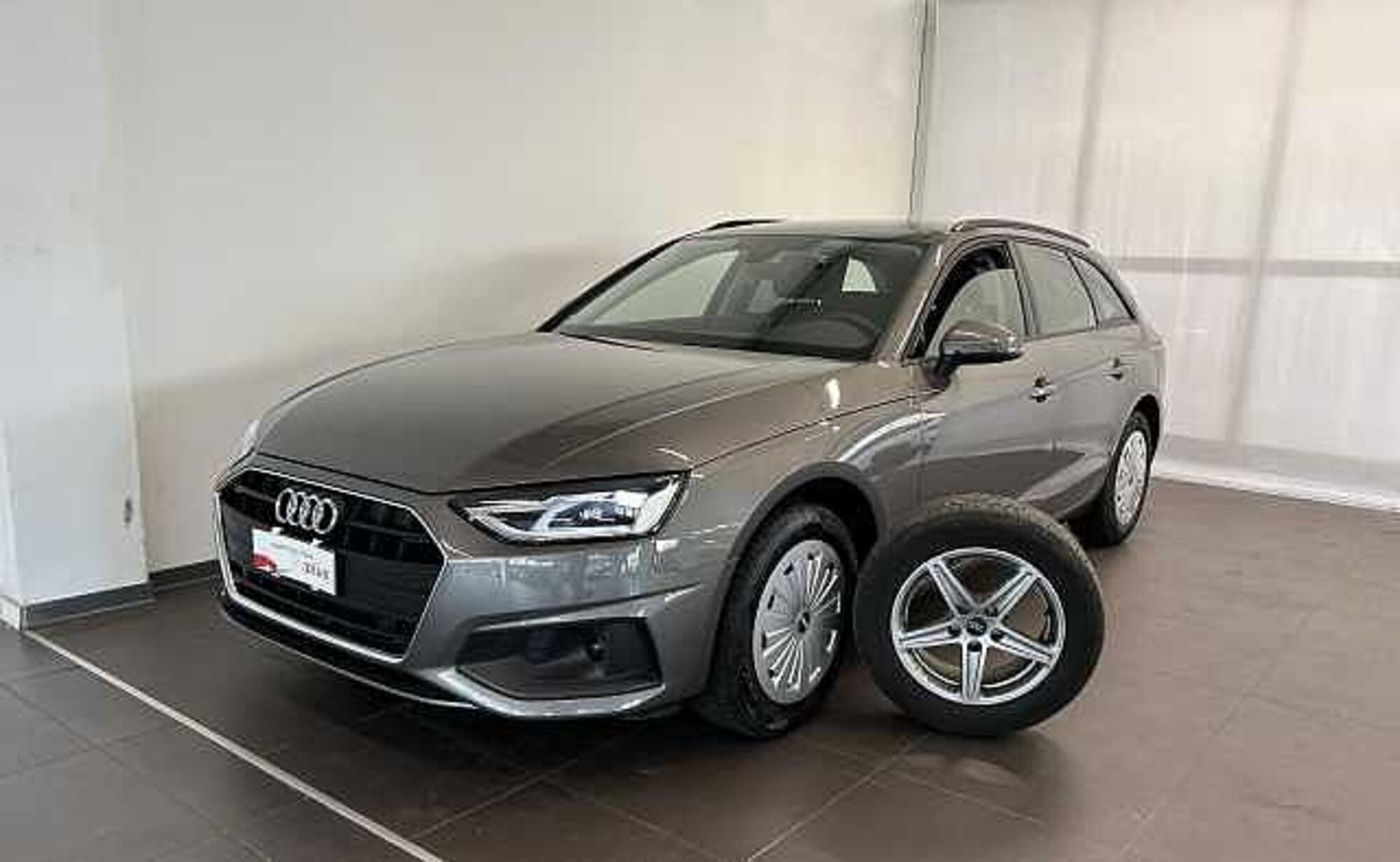 Audi A4 Avant 30 TDI/136 CV S tronic Business  del 2021 usata a Lucca