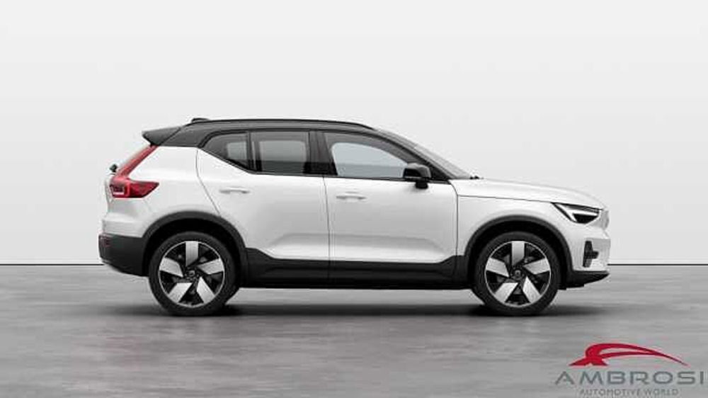 Volvo XC40 nuova a Viterbo (2)