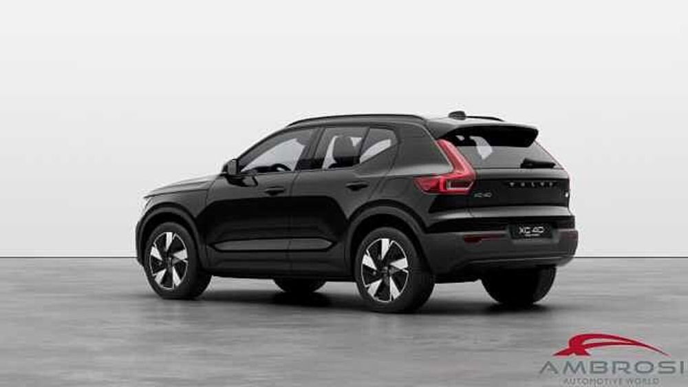 Volvo XC40 nuova a Viterbo (2)