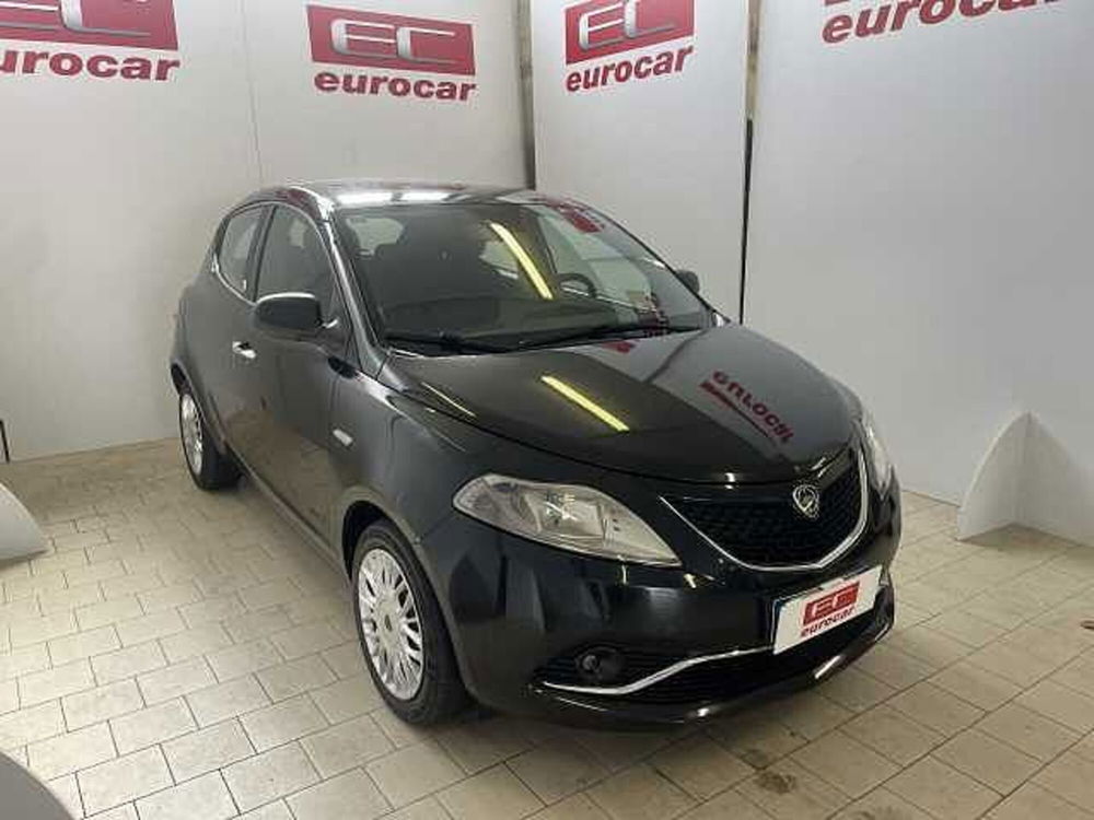 Lancia Ypsilon usata a Napoli (3)