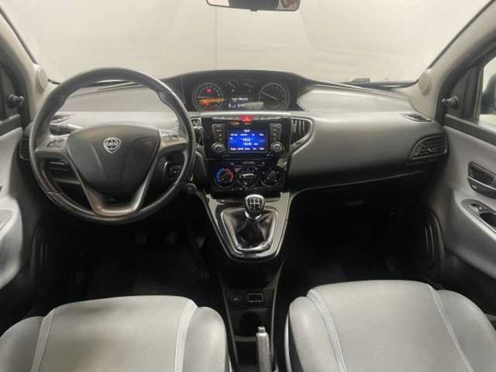 Lancia Ypsilon usata a Napoli (9)