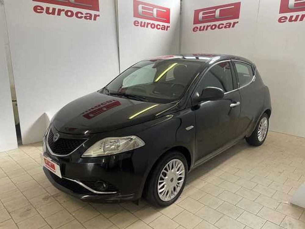 Lancia Ypsilon usata a Napoli