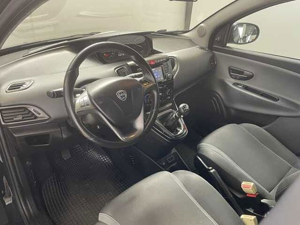 Lancia Ypsilon usata a Napoli (11)