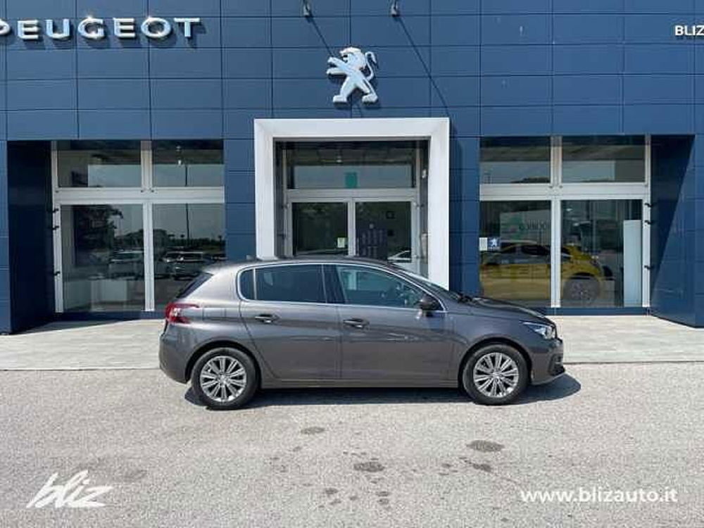 Peugeot 308 1.2 puretech t Allure s&s 130cv del 2021 usata a Bordano (4)