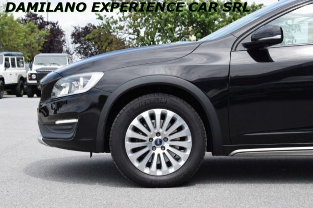 Volvo V60 Cross Country D4 Geartronic Business del 2016 usata a Cuneo (3)