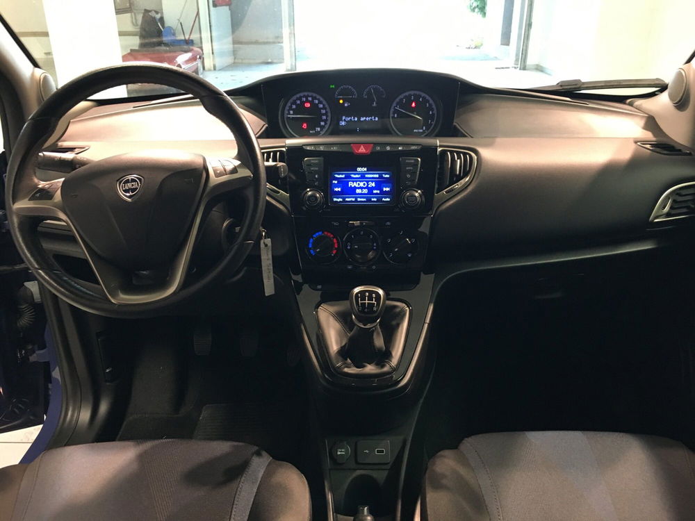 Lancia Ypsilon usata a L'Aquila (10)