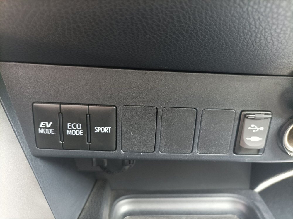 Toyota RAV4 Hybrid 2WD Dynamic+ del 2019 usata a Ceccano (4)