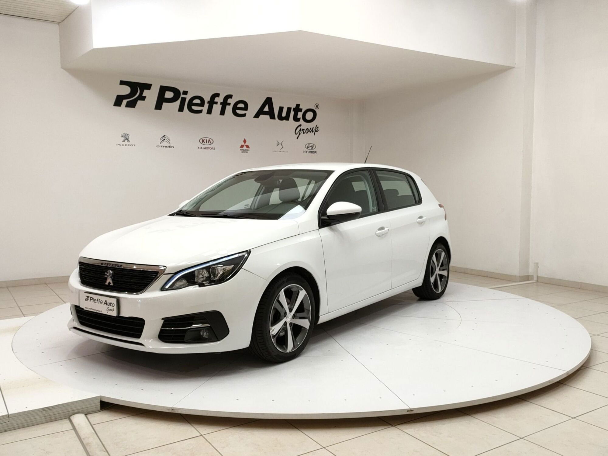 Peugeot 308 1.2 puretech t Active Pack s&amp;s 130cv del 2020 usata a Teramo