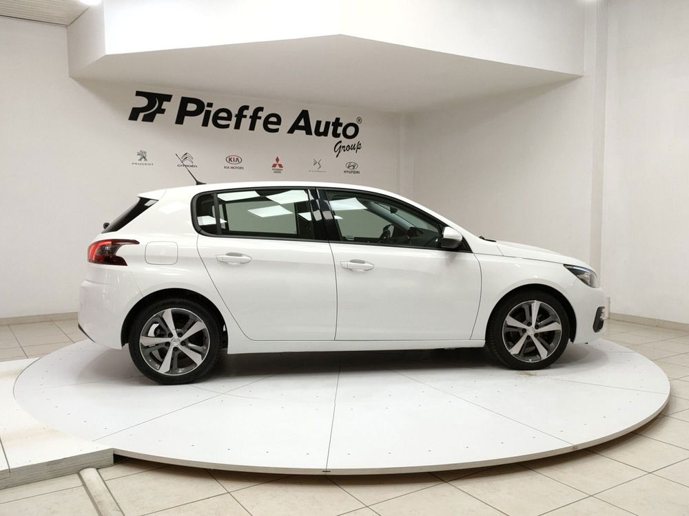 Peugeot 308 1.2 puretech t Active Pack s&s 130cv eat8 del 2020 usata a Teramo (5)