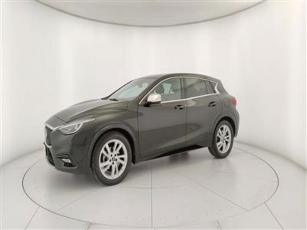 Infiniti Q30 1.5 diesel DCT Business Executive del 2017 usata a Bari (2)