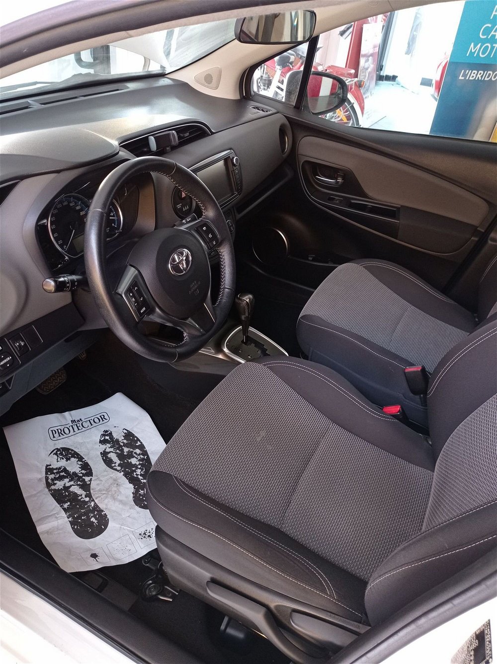 Toyota Yaris 1.5 Hybrid 5 porte Active  del 2015 usata a Imperia (4)
