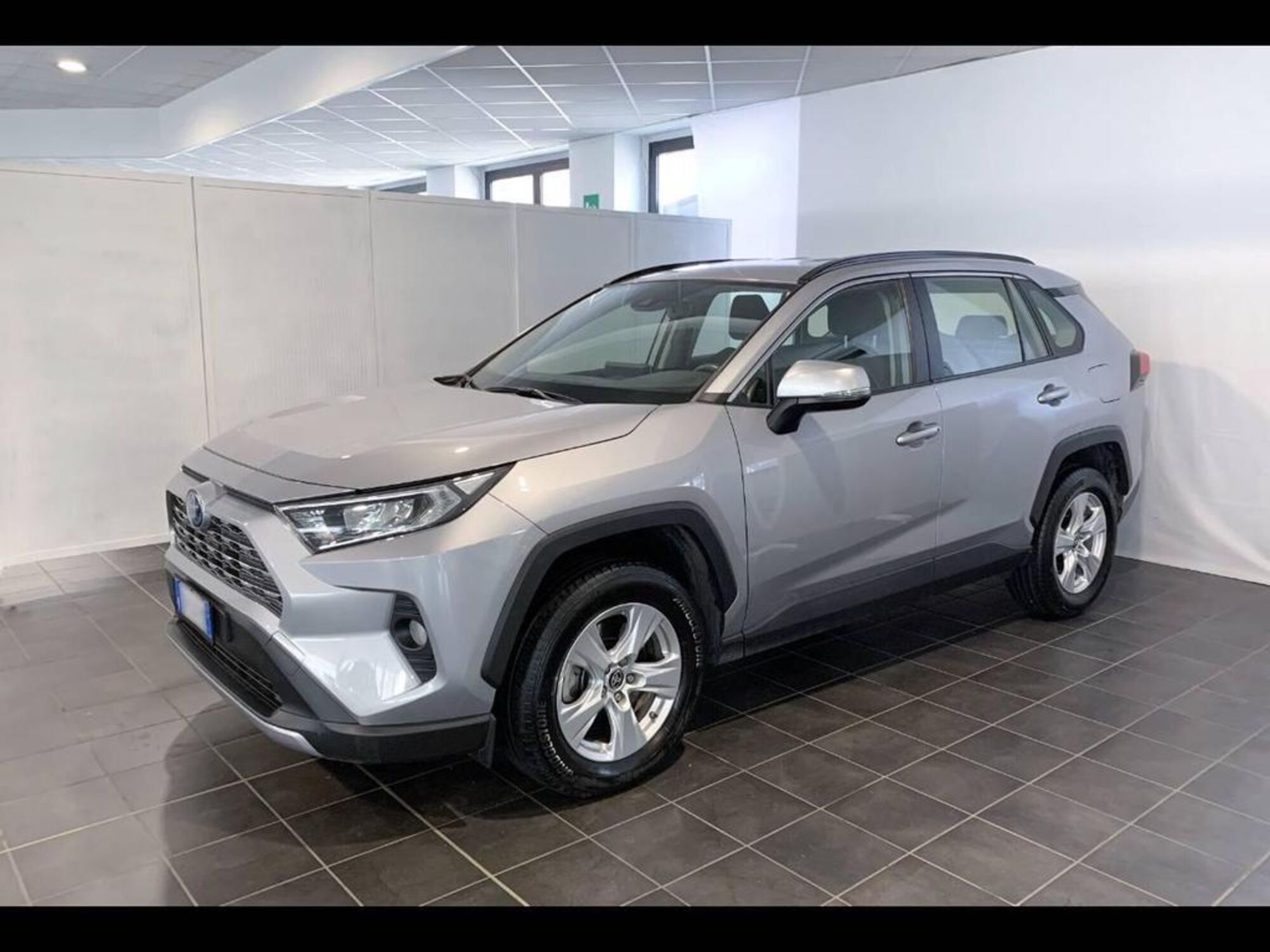 Toyota Rav4 vvt-ie h Active 2wd 218cv e-cvt del 2020 usata a Torino