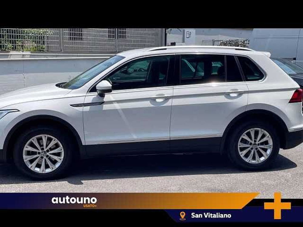 Volkswagen Tiguan 2.0 TDI 150 CV SCR DSG 4MOTION Life del 2021 usata a Pozzuoli (2)