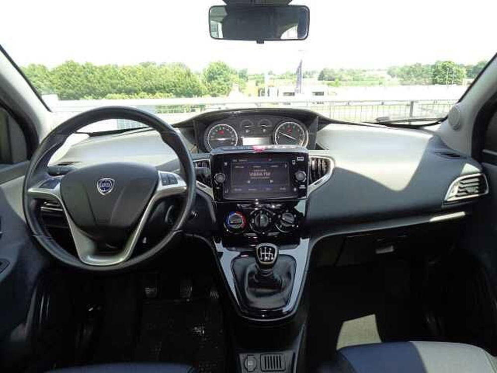 Lancia Ypsilon usata a Treviso (11)