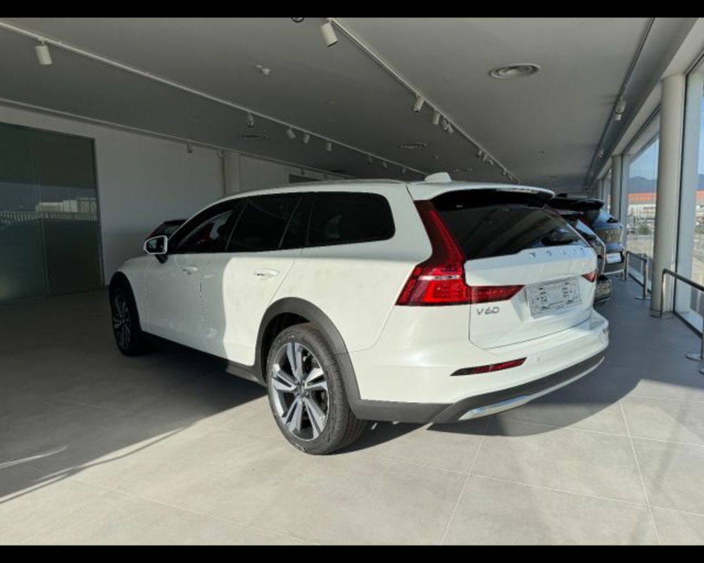 Volvo V60 Cross Country nuova a Treviso (2)