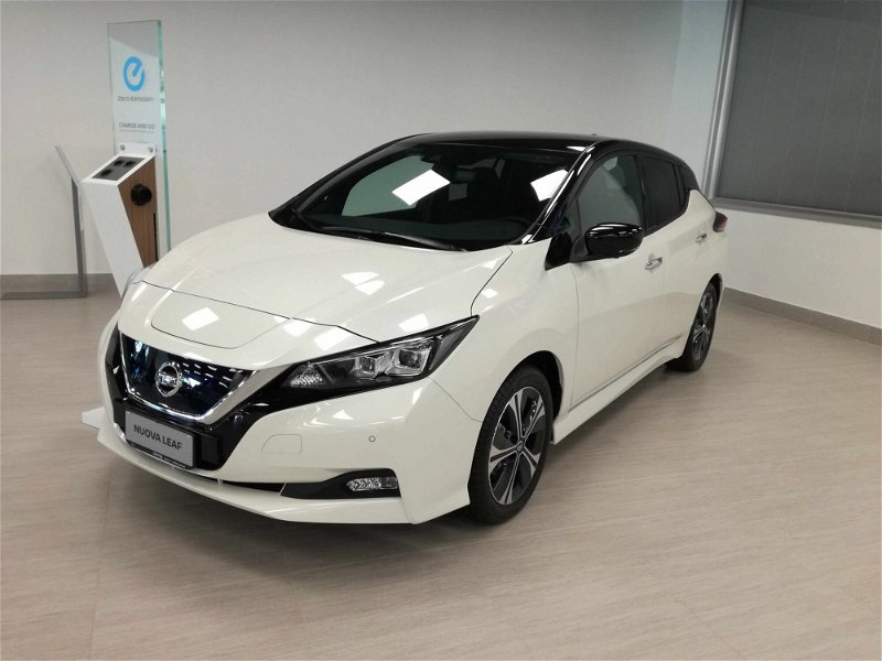 Nissan Leaf N-Connecta 40 kWh  nuova a Salerno