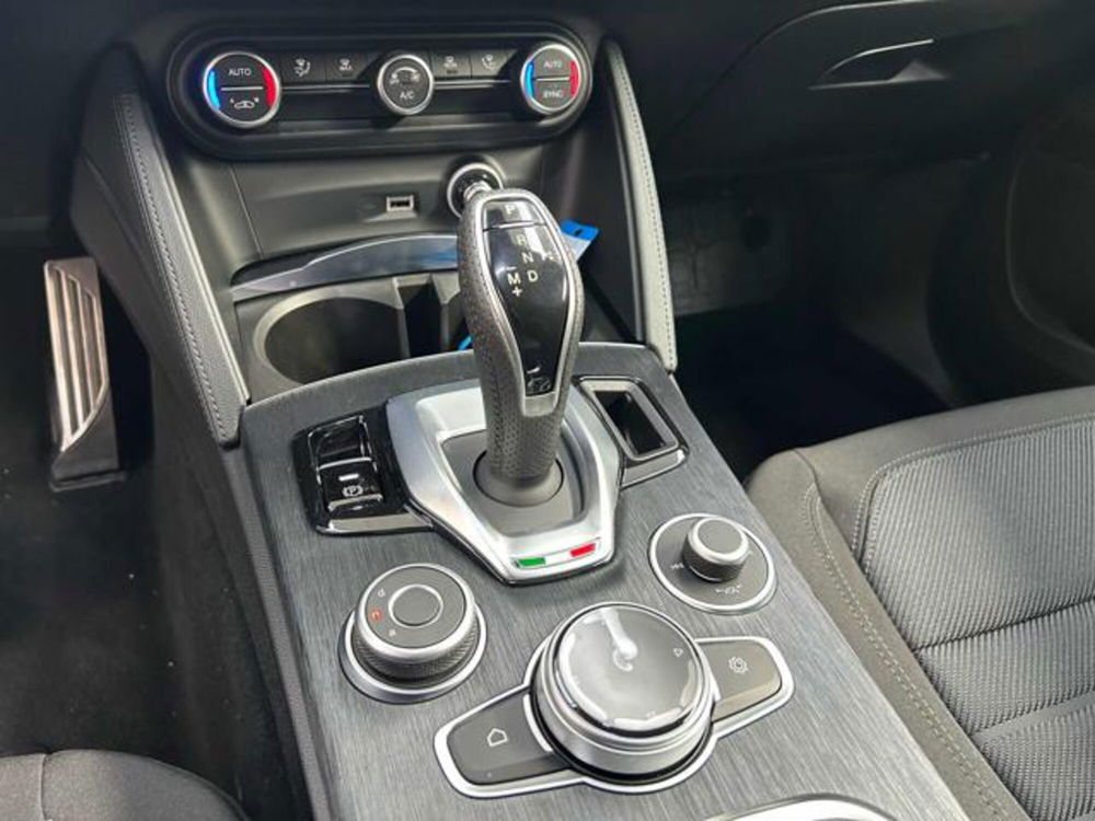 Alfa Romeo Stelvio nuova a Vercelli (14)