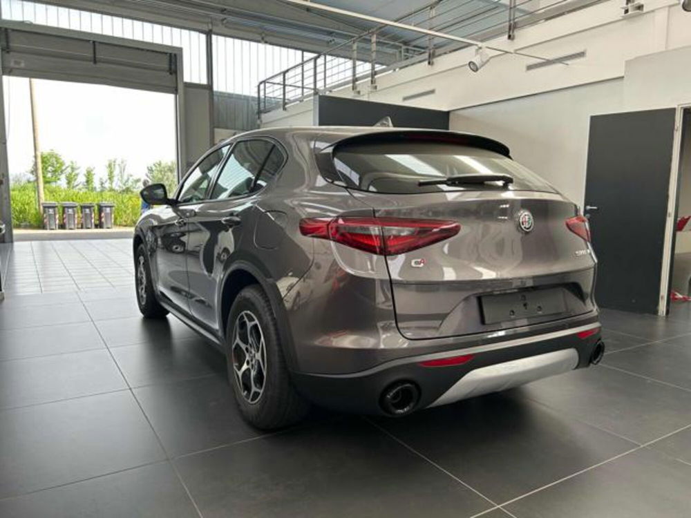 Alfa Romeo Stelvio nuova a Vercelli (6)