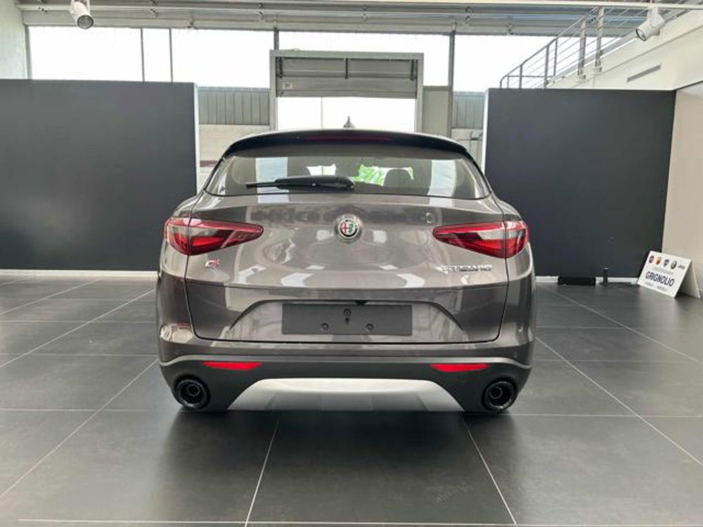 Alfa Romeo Stelvio nuova a Vercelli (7)