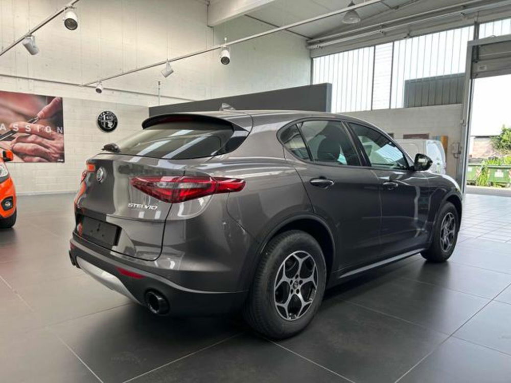 Alfa Romeo Stelvio nuova a Vercelli (8)